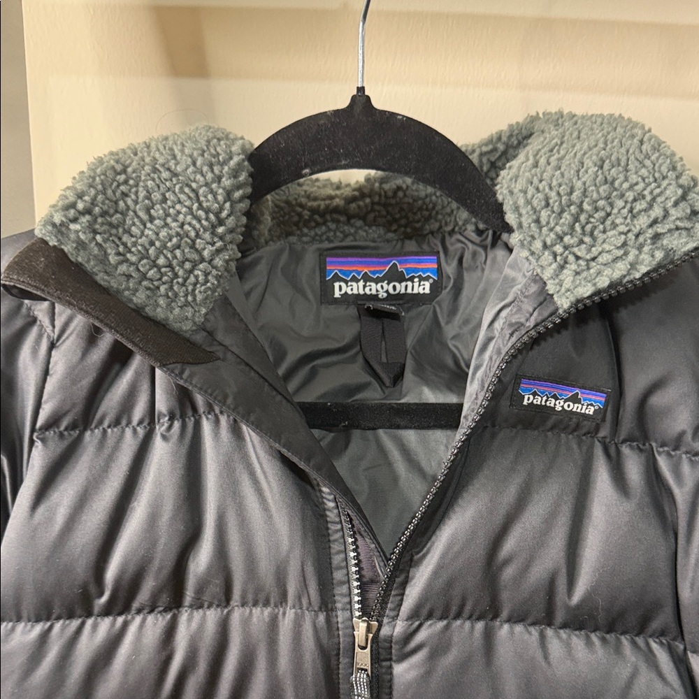 Patagonia Kids Black Puffer Jacket - Picture 2 of 10